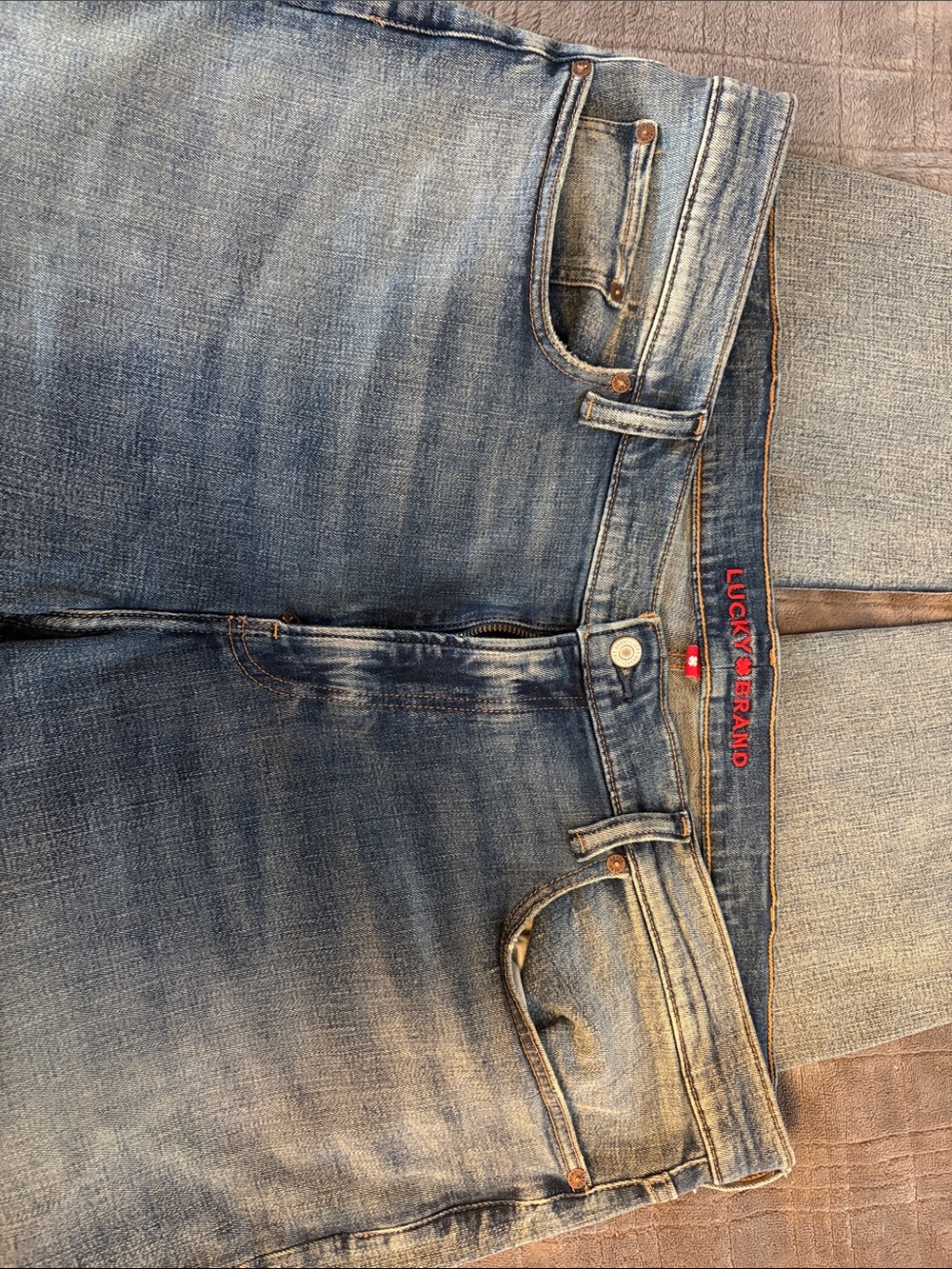 Lucky Brand Men's Light Wash Straight Jeans - Picture 3 of 7